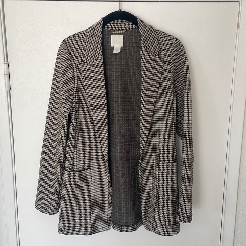 Tan, black, brown and white blazer in size 0.